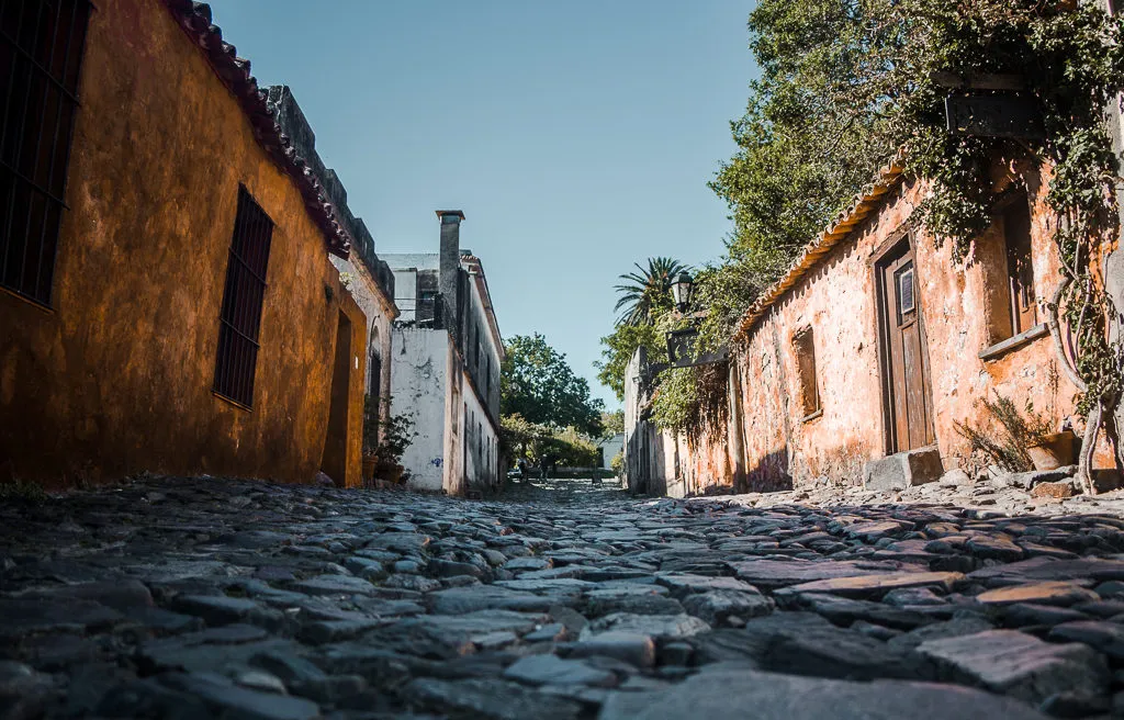 La Calle de los suspiros - street of sighs | things to do in Colonia del Sacramento Uruguay