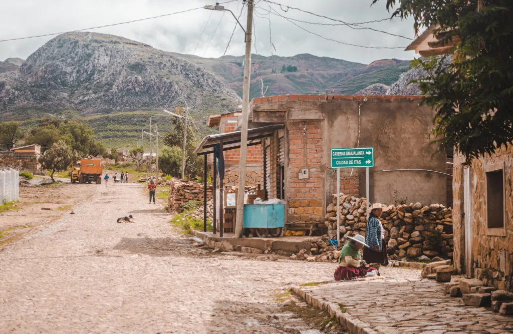 Bolivian Cholitas South America Cochabamba travel guides