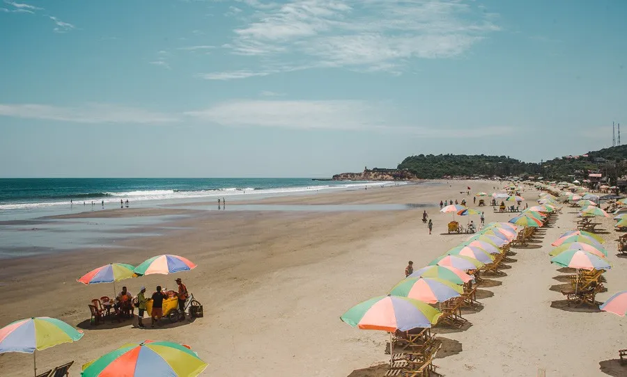 montañita beach umbrellas