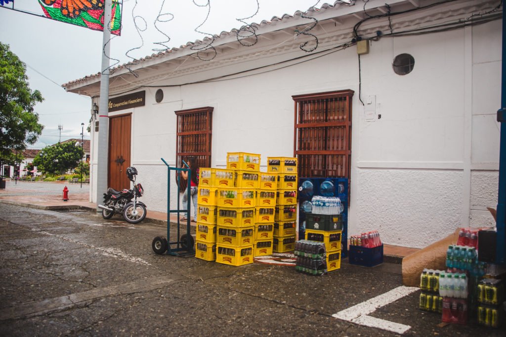Bottle deposits to recycle glass bottles | Pilsener Light ABInBev Ecuador | Environmentally friendly initiatives in South America | Sustainability