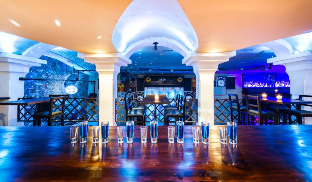 Best bars in Antigua Guatemala Las Vibras de la Casbah club party