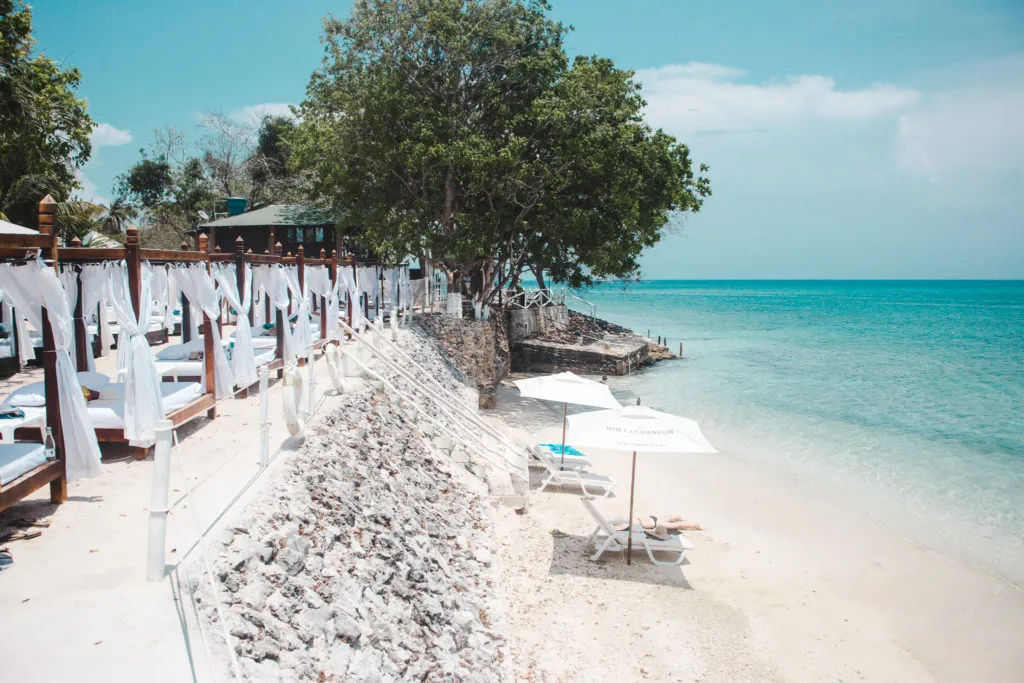 Bora Bora luxury beach club on Isla Grande | Los Rosarios Islands | Cartagena Day Trips | Colombia travel guides by Cuppa to Copa Travels