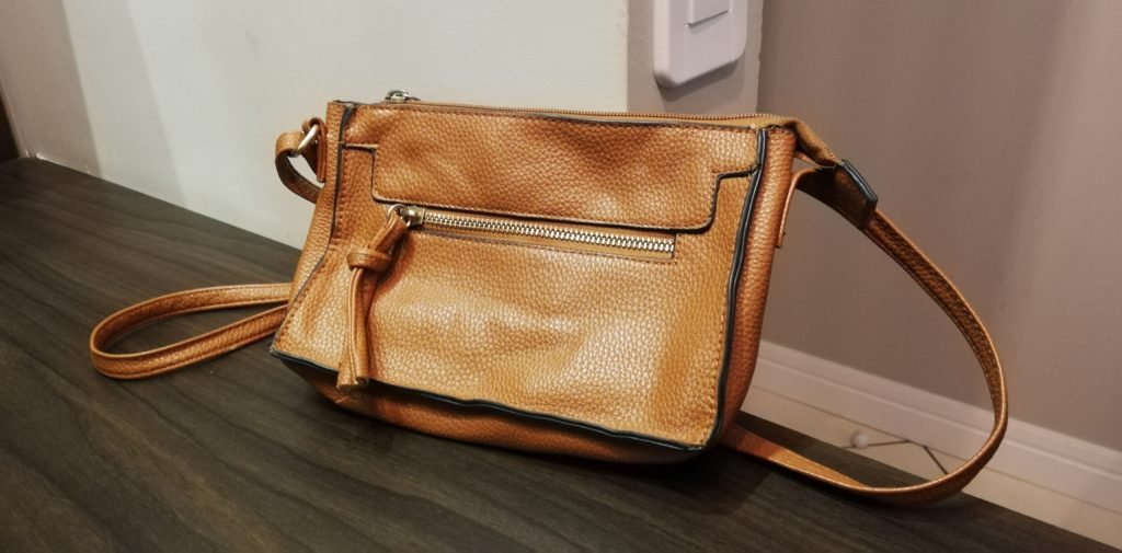 Using a decoy handbag to put off thieves in LatAm travel hacks guides