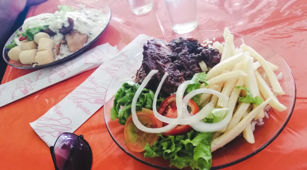 Where to eat Arraial do Cabo restaurant Zefas menu del dia cheap food dinner brazil