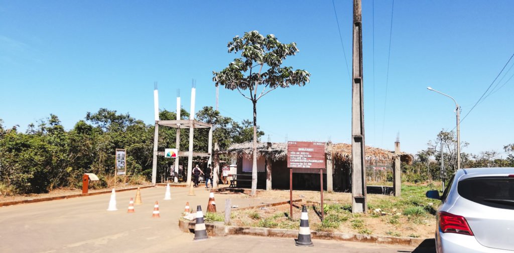 hike chapada dos guimaraes Mato Grosso Brazil start of trail to brides veil waterfall activities what things to do