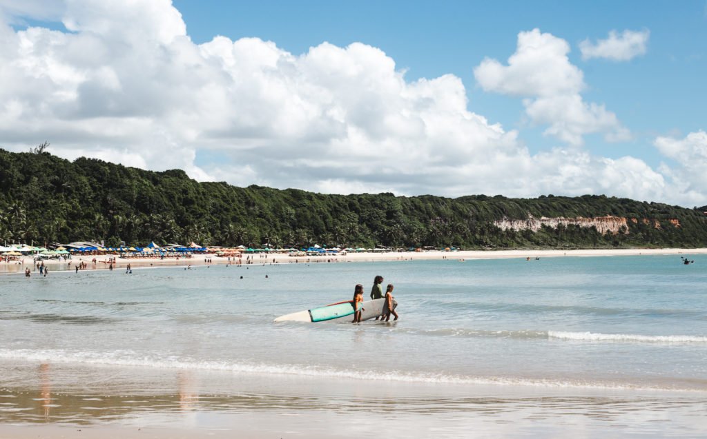 Learn to surf pipa brazil praia do madeiro
