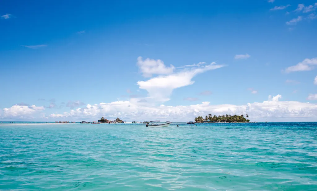 Haynes Cay El Acuario natural aquarium Johnny Cay VIP boat tour san andres island