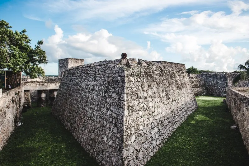 fuerte san felipe fort bacalar mexico | defending lake bacalar from pirates