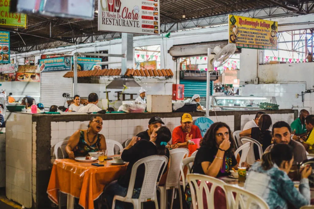 tipping in Colombia restaurants