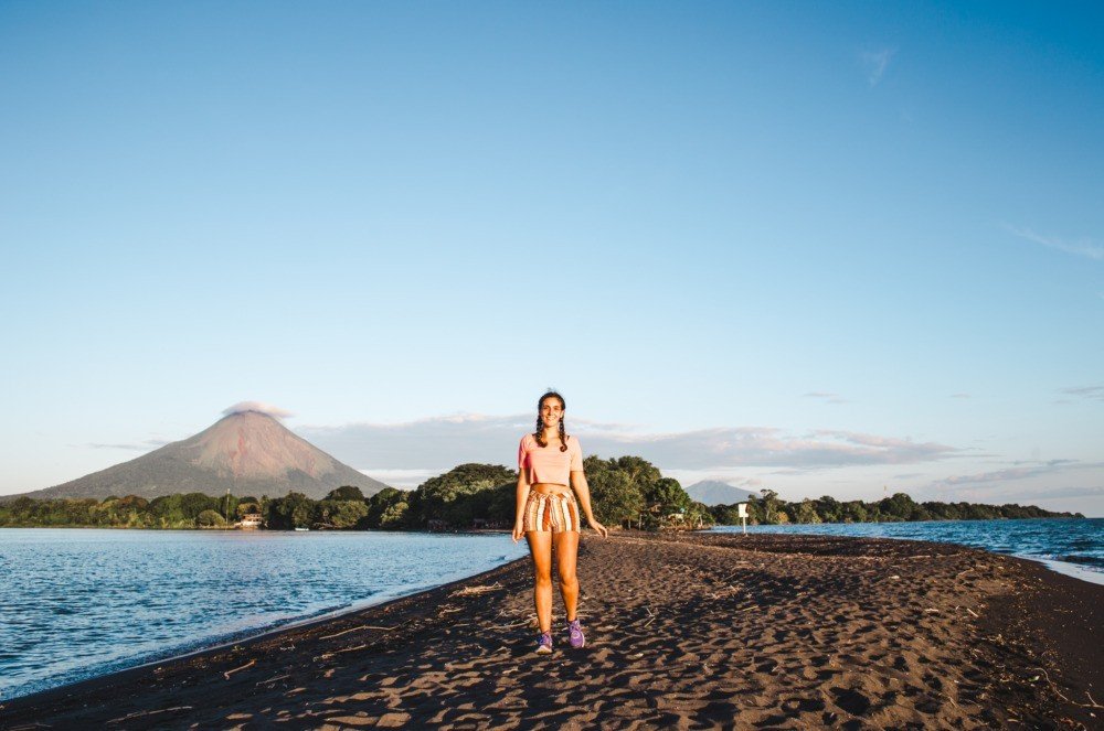 Travel couple breaking up whilst travelling backpacking solo relationship problems