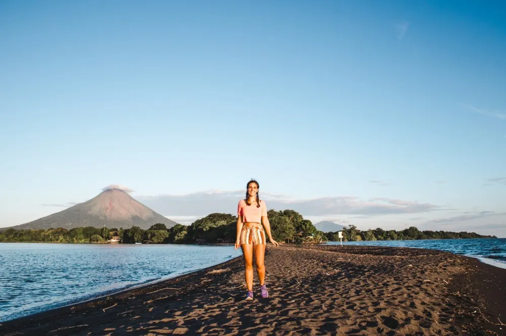 Travel couple breaking up whilst travelling backpacking solo relationship problems