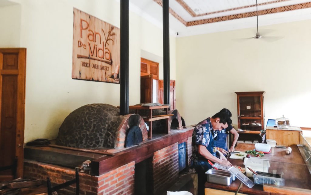 Best restaurants in Granada Nicaragua things to do hostels nightlife