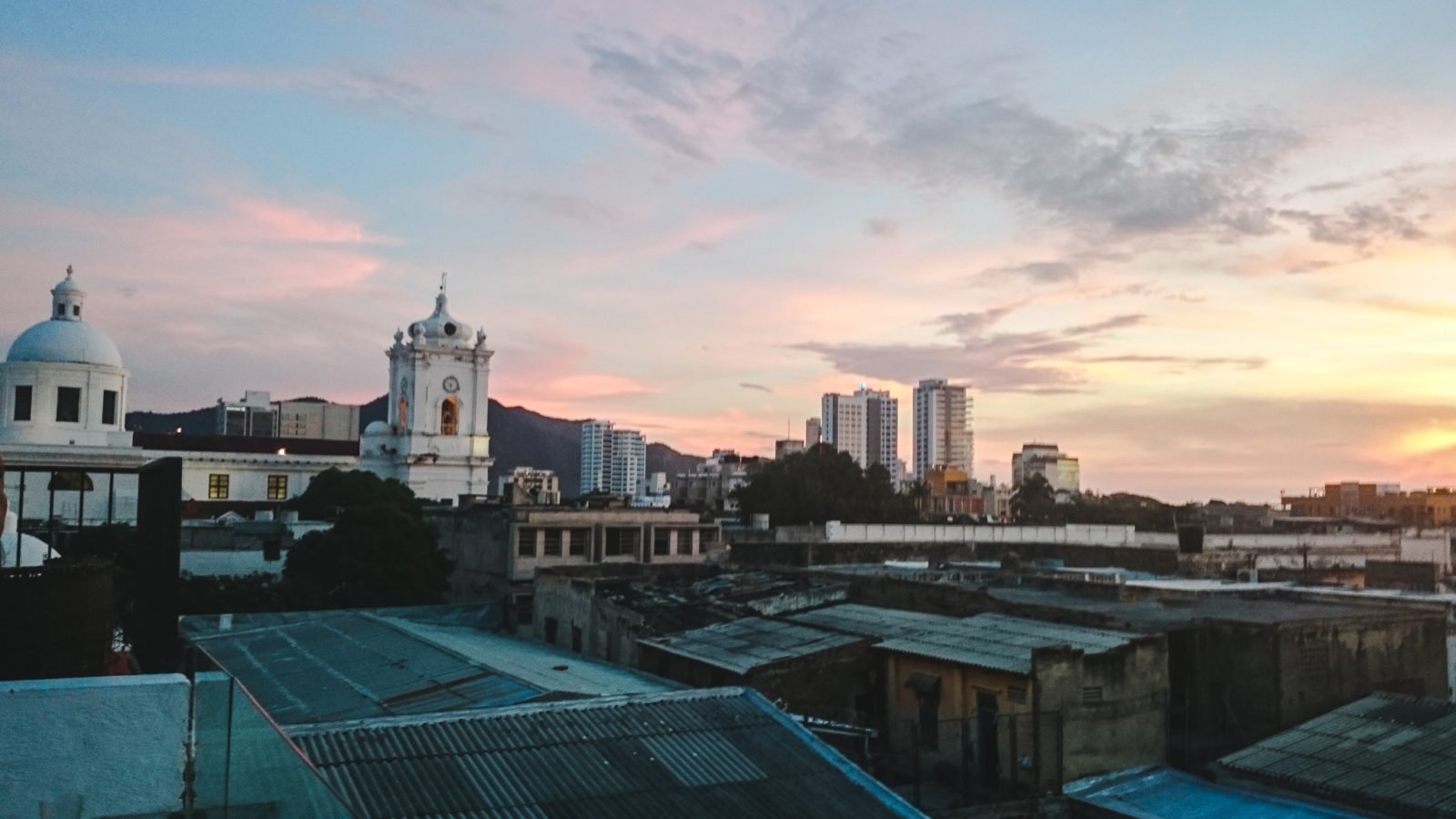 2 weeks in Colombia itinerary: santa marta at sunset