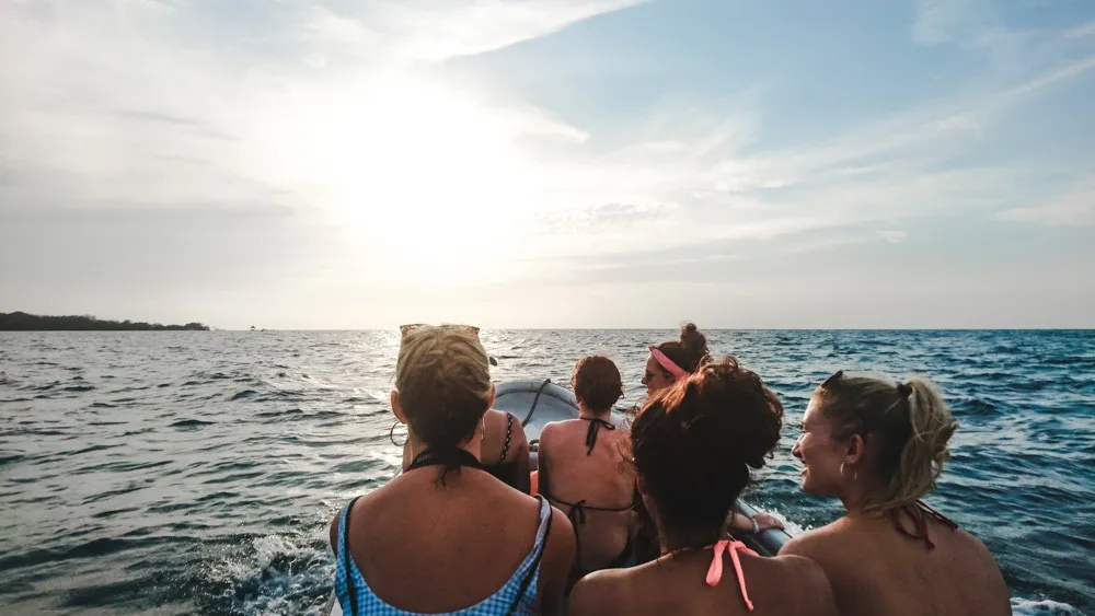 boat ride to playa bonita on isla grande rosarios, cartagena