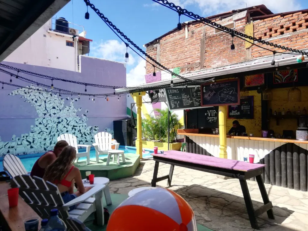 How to meet travellers & make friends as a solo backpacker